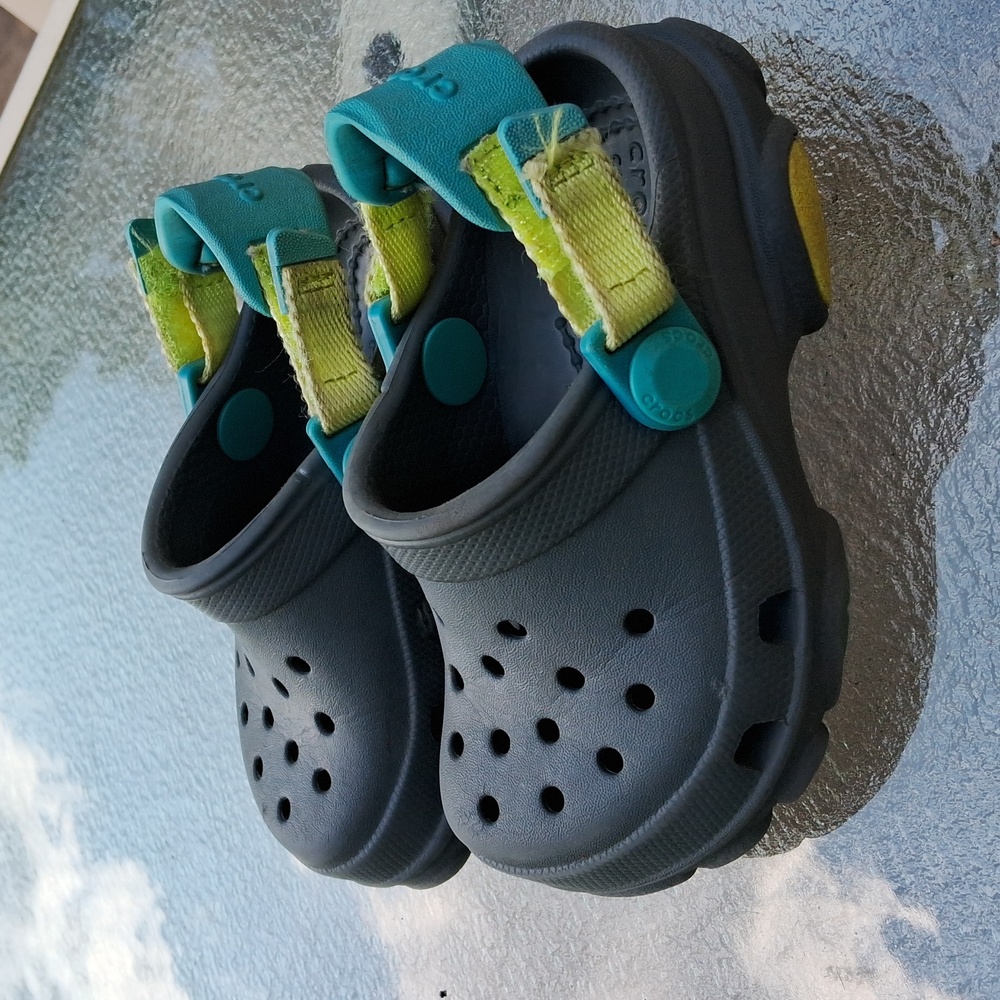 Crocs kids size 6 grey sandals shoes